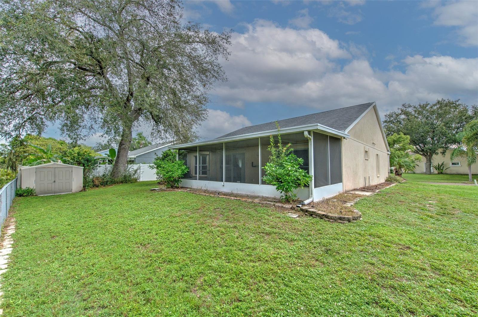 235 LAKEWAY LN — photo 27