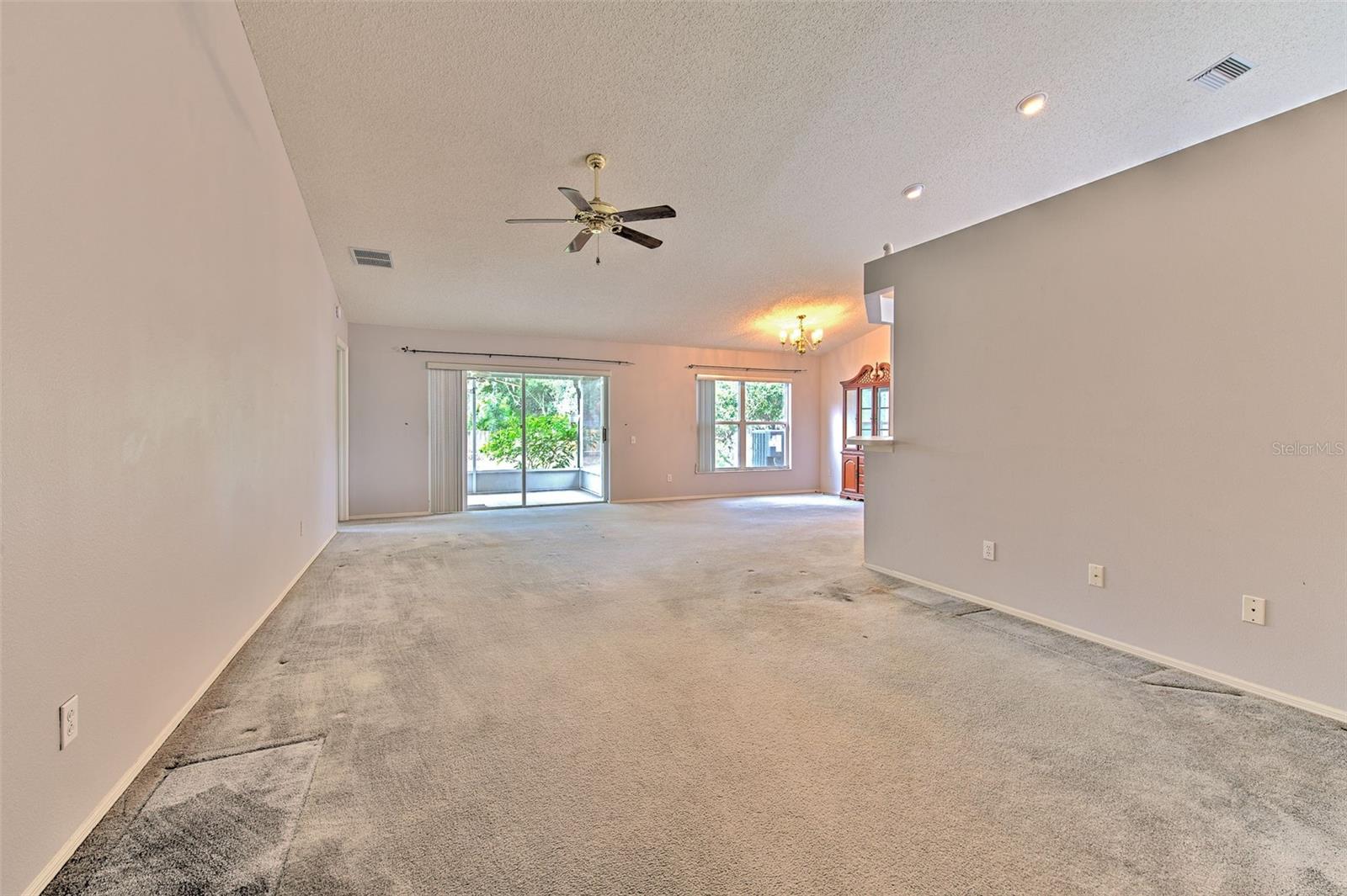 235 LAKEWAY LN — photo 8