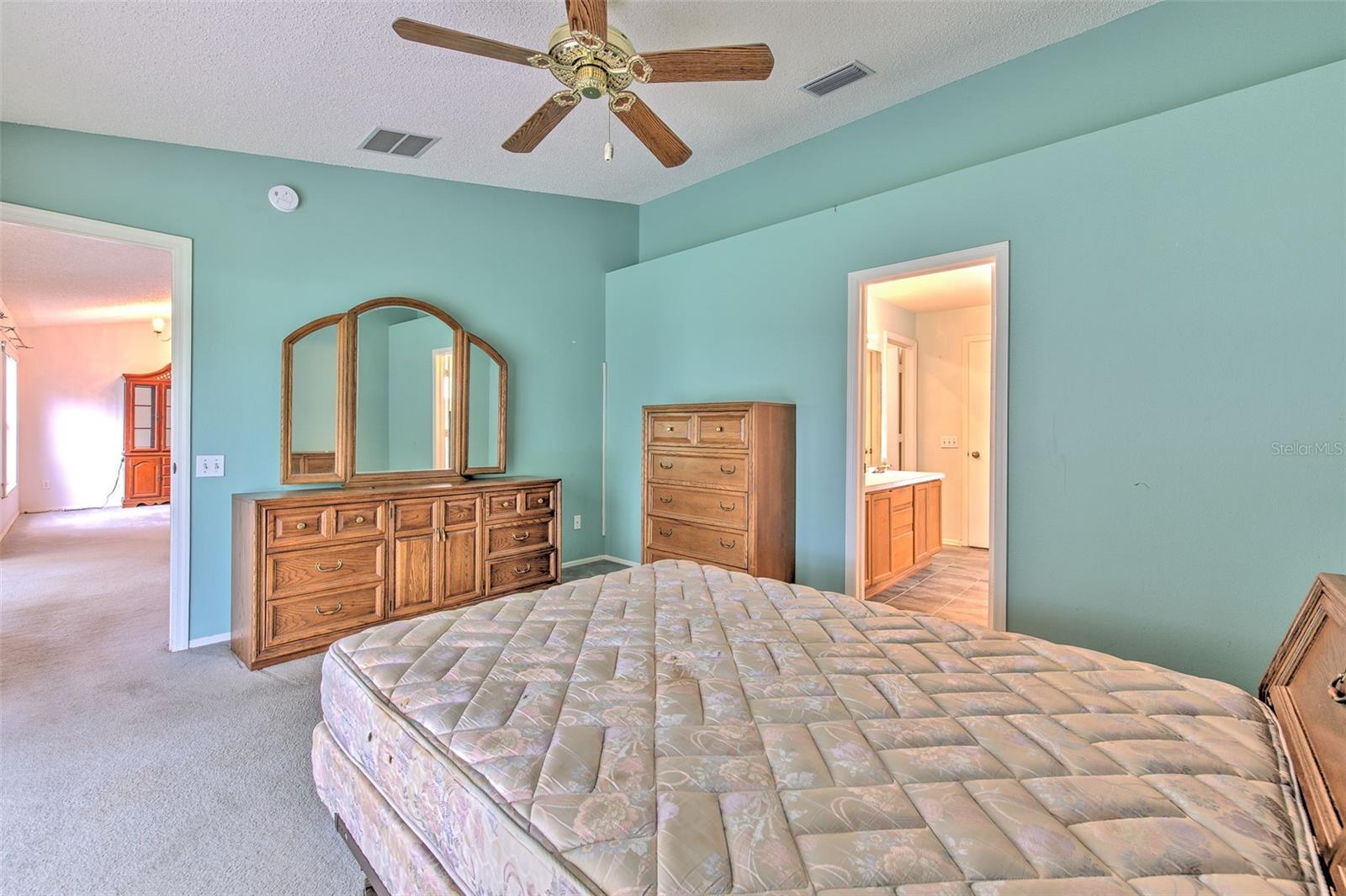 235 LAKEWAY LN — photo 18