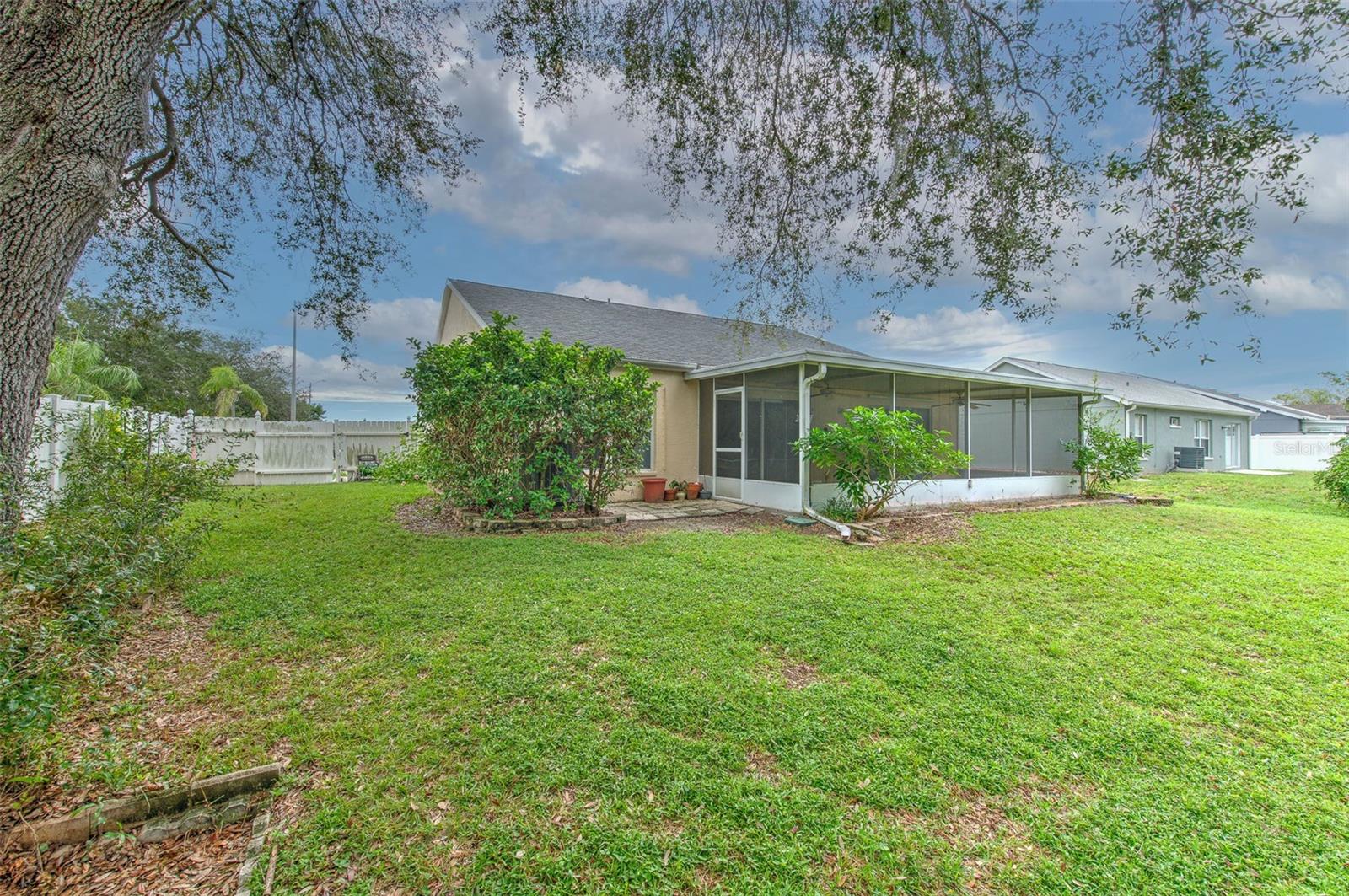 235 LAKEWAY LN — photo 28