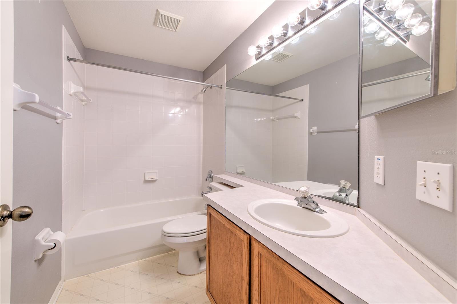 235 LAKEWAY LN — photo 15