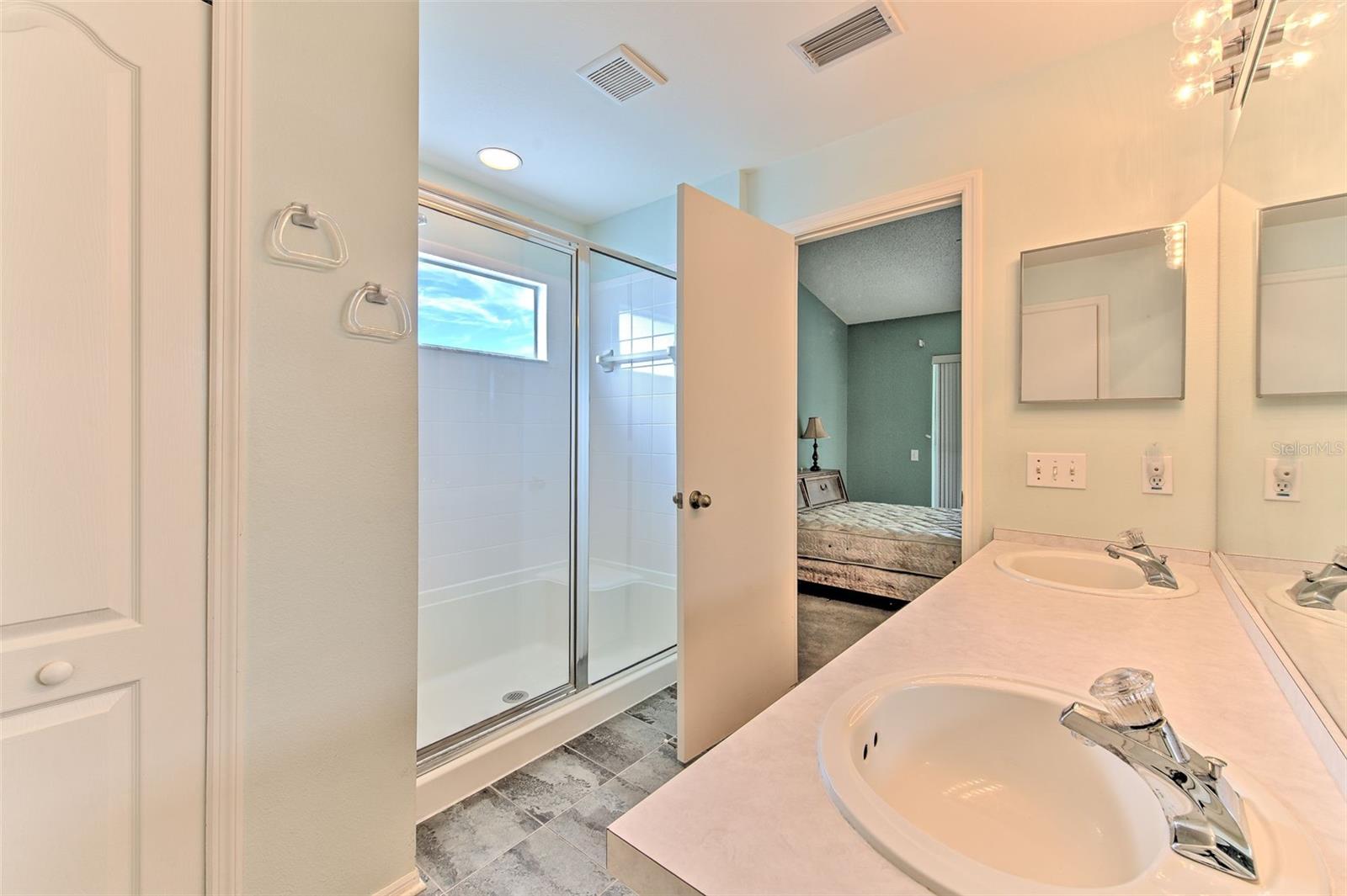 235 LAKEWAY LN — photo 20