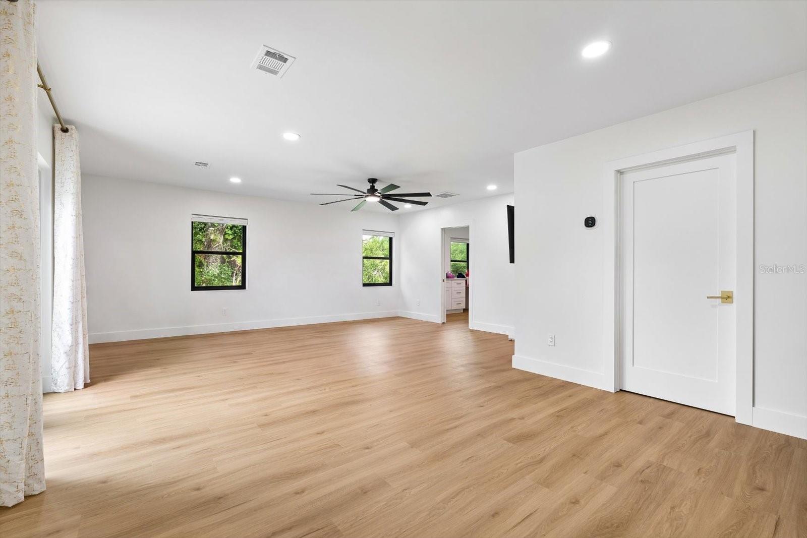 2432 INDIAN AVE — photo 34