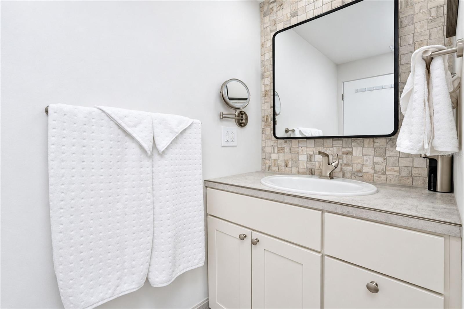 1 OAKWOOD DR N #1 — photo 44