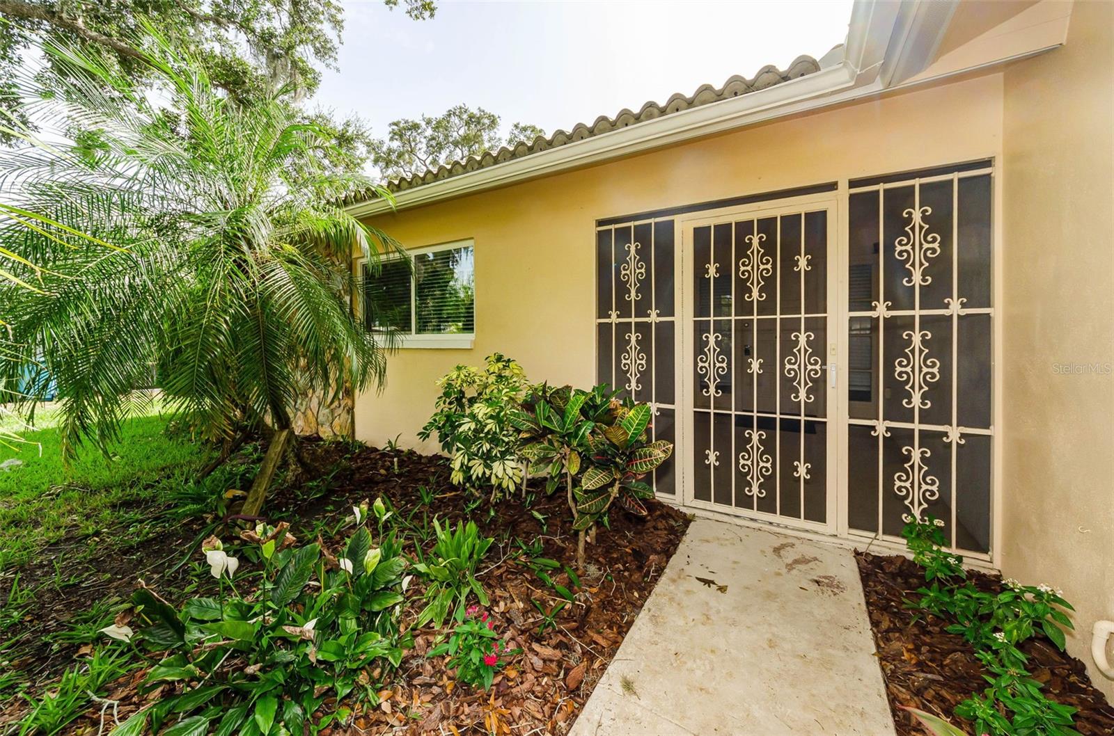 1529 E DORCHESTER DR — photo 5