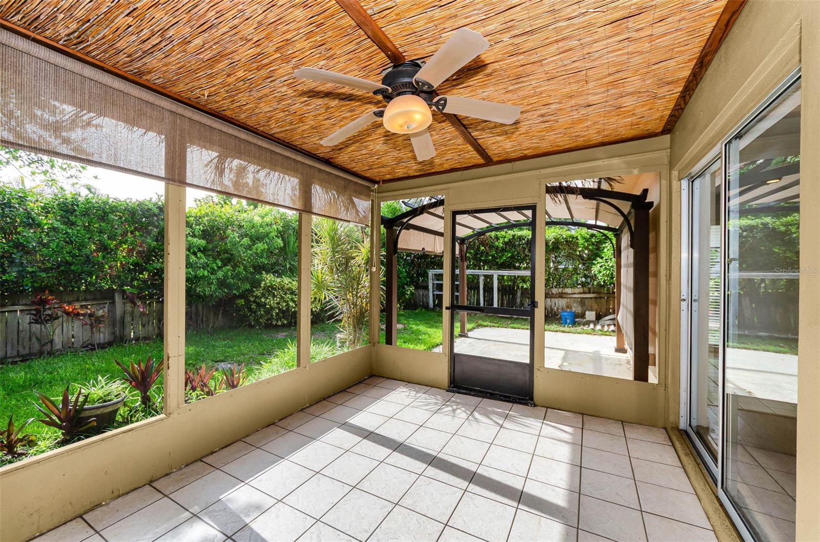 1529 E DORCHESTER DR — photo 10