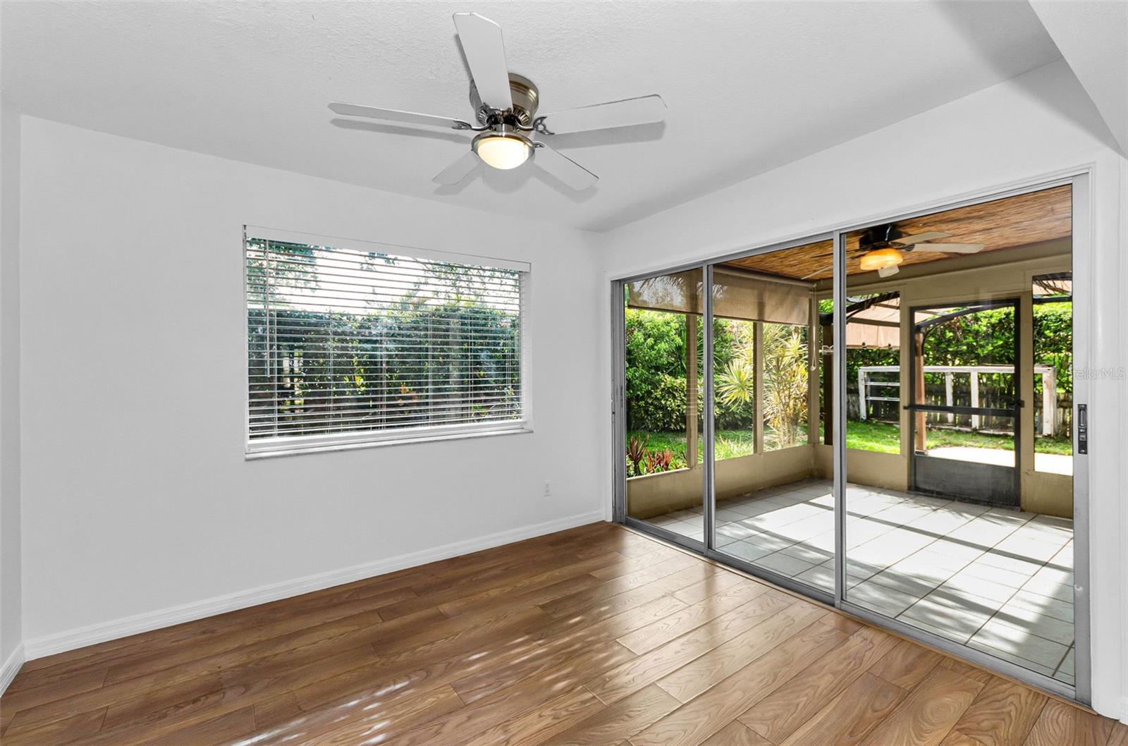 1529 E DORCHESTER DR — photo 8