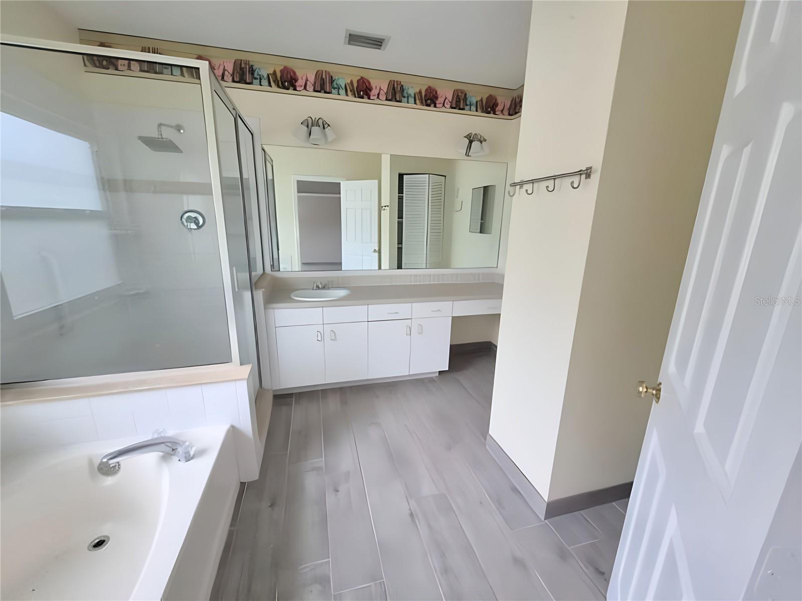 902 GREENBELT CIR — photo 15