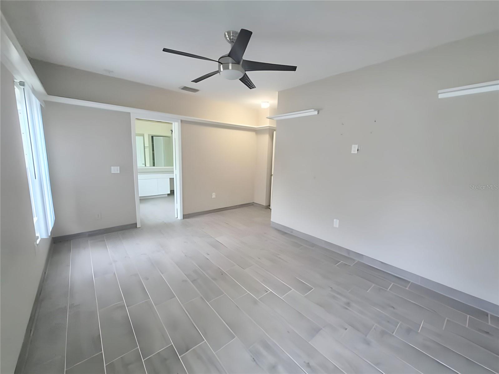 902 GREENBELT CIR — photo 3
