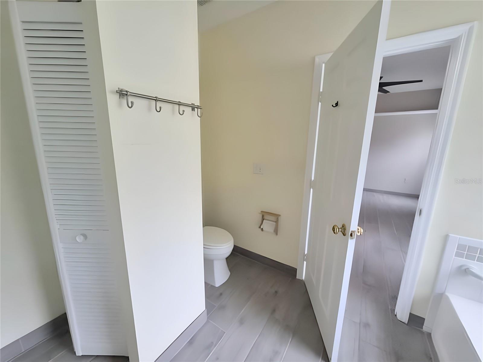 902 GREENBELT CIR — photo 33