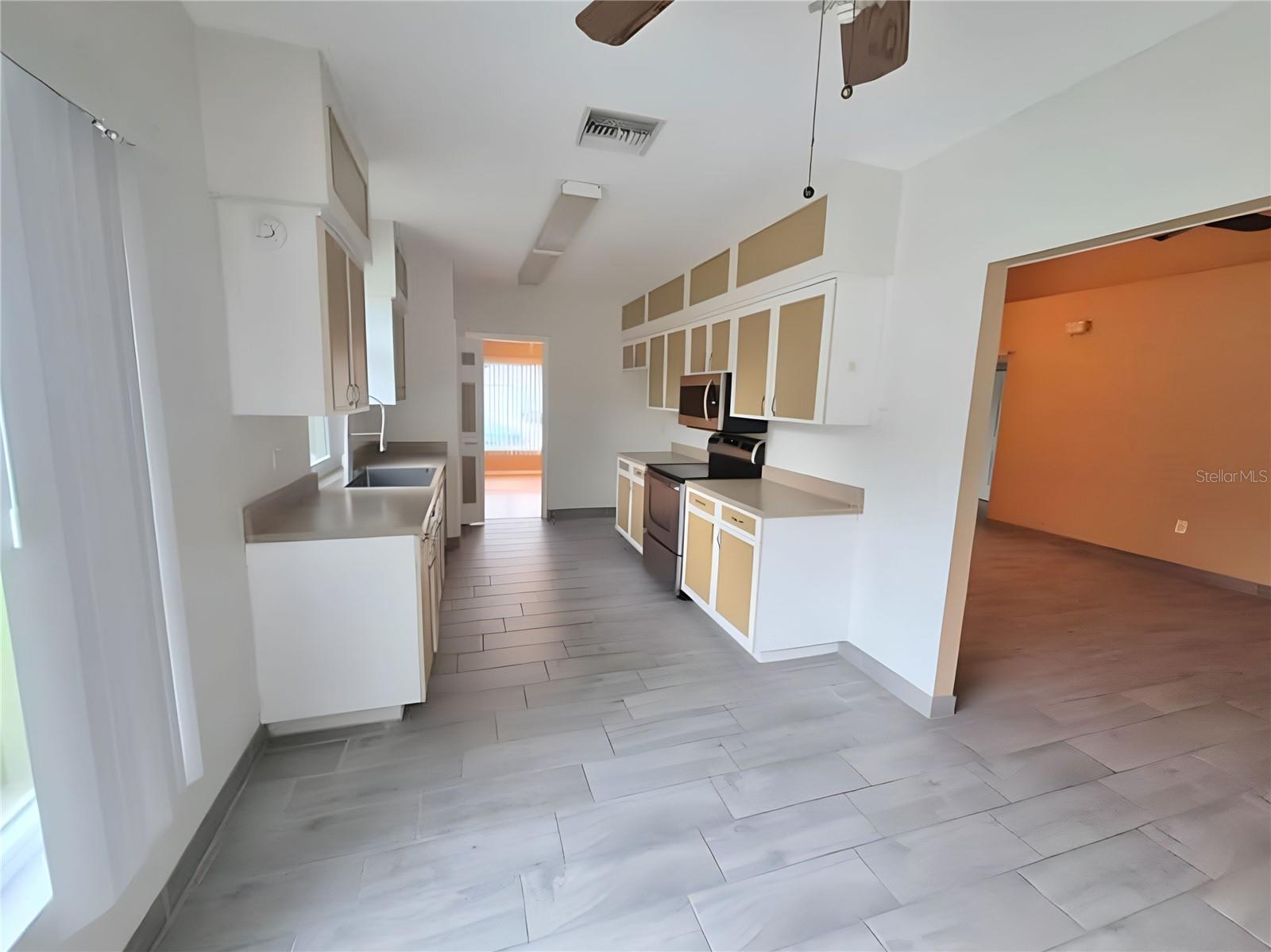 902 GREENBELT CIR — photo 21