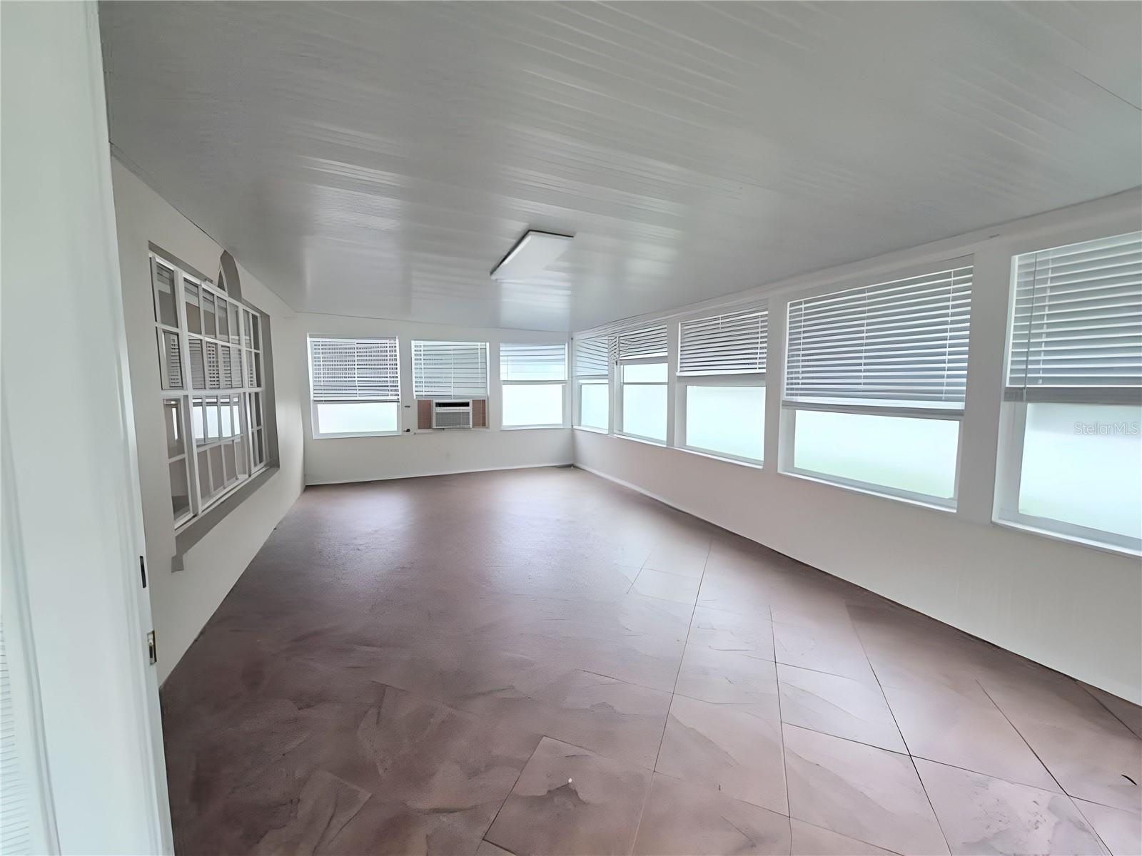 902 GREENBELT CIR — photo 20