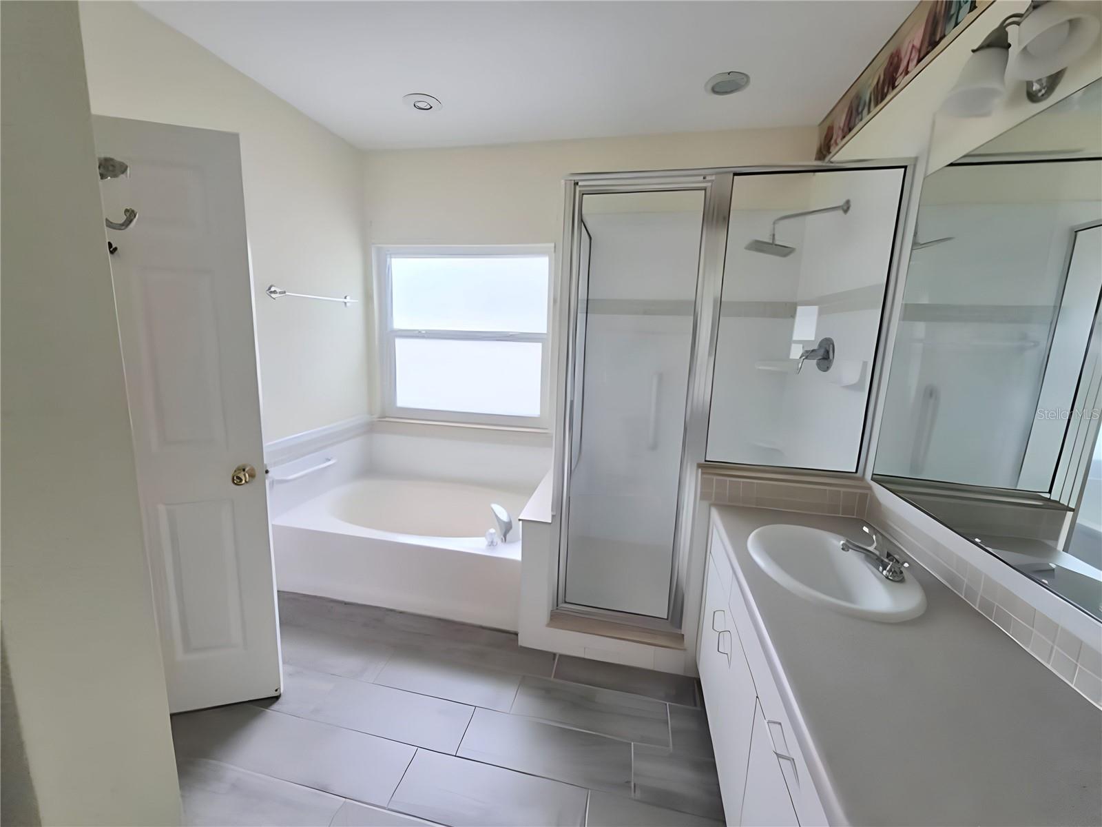 902 GREENBELT CIR — photo 30