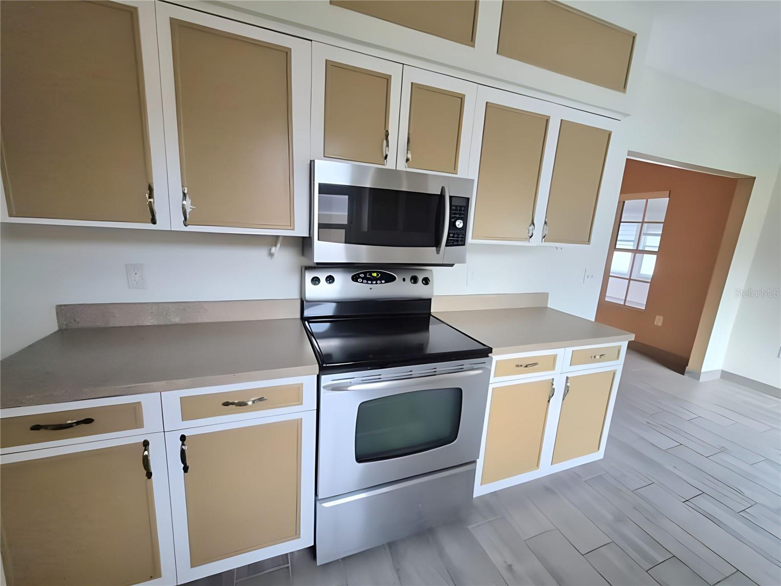902 GREENBELT CIR — photo 18