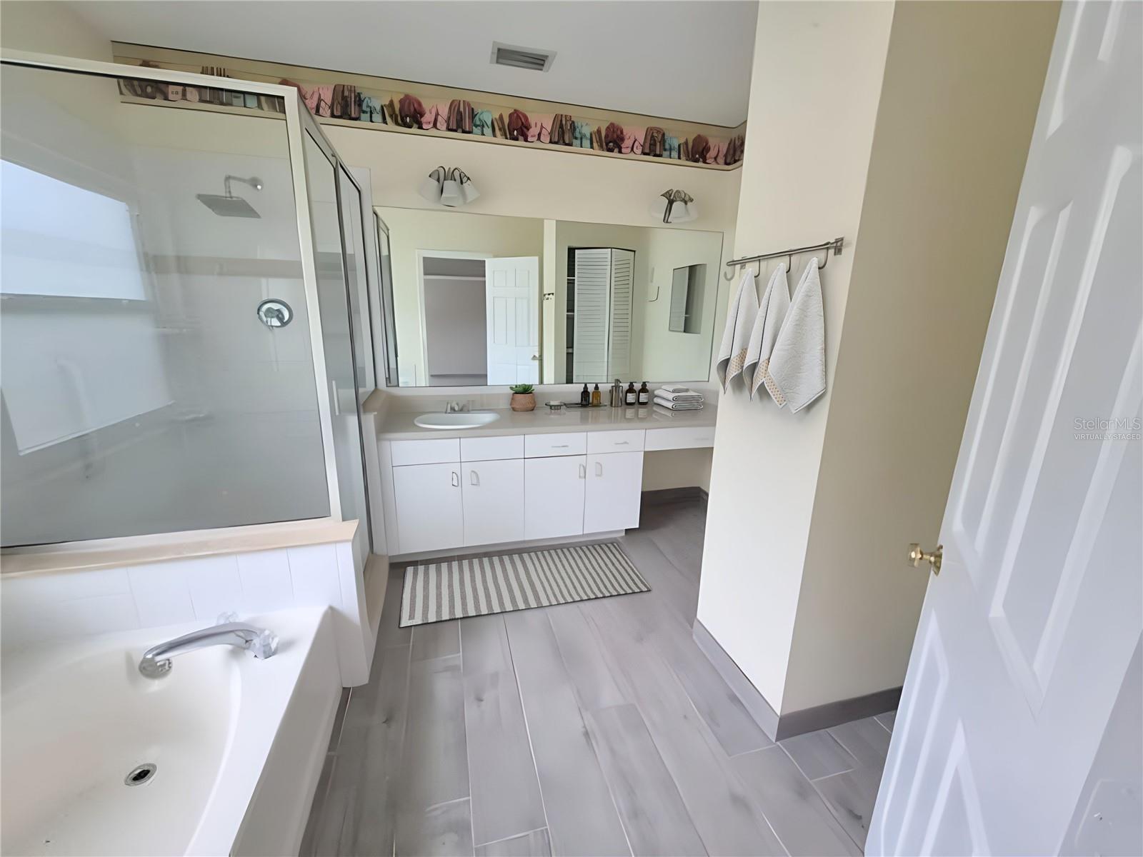 902 GREENBELT CIR — photo 16