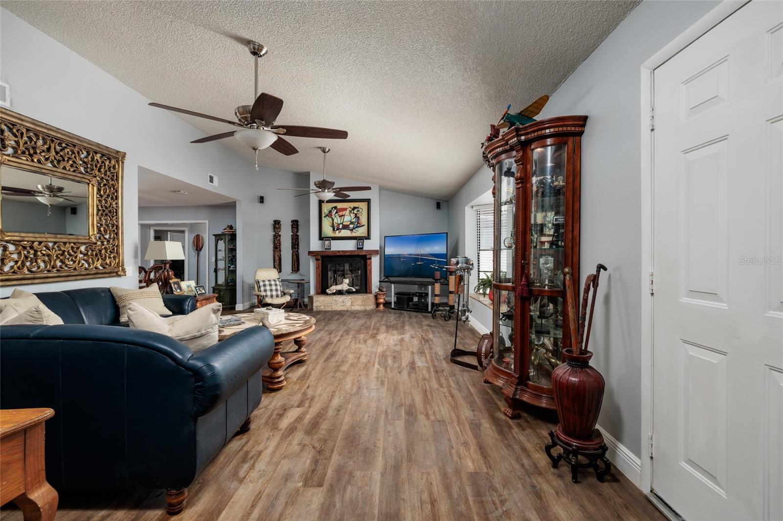 23208 SIERRA RD — photo 11