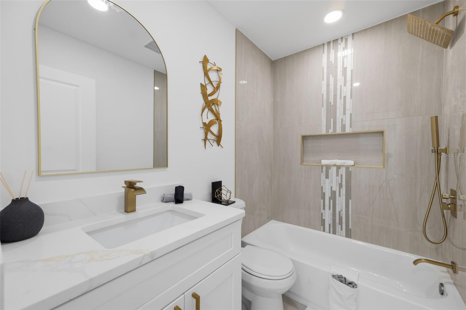 1300 S HILLCREST AVE — photo 31