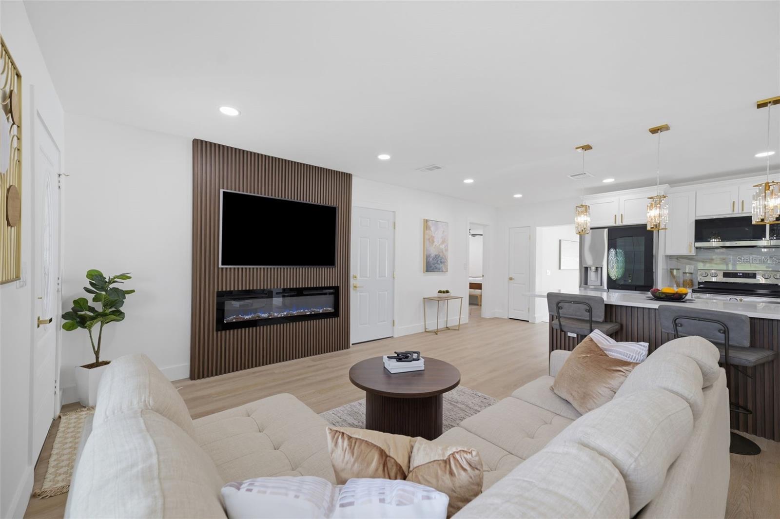 1300 S HILLCREST AVE — photo 10