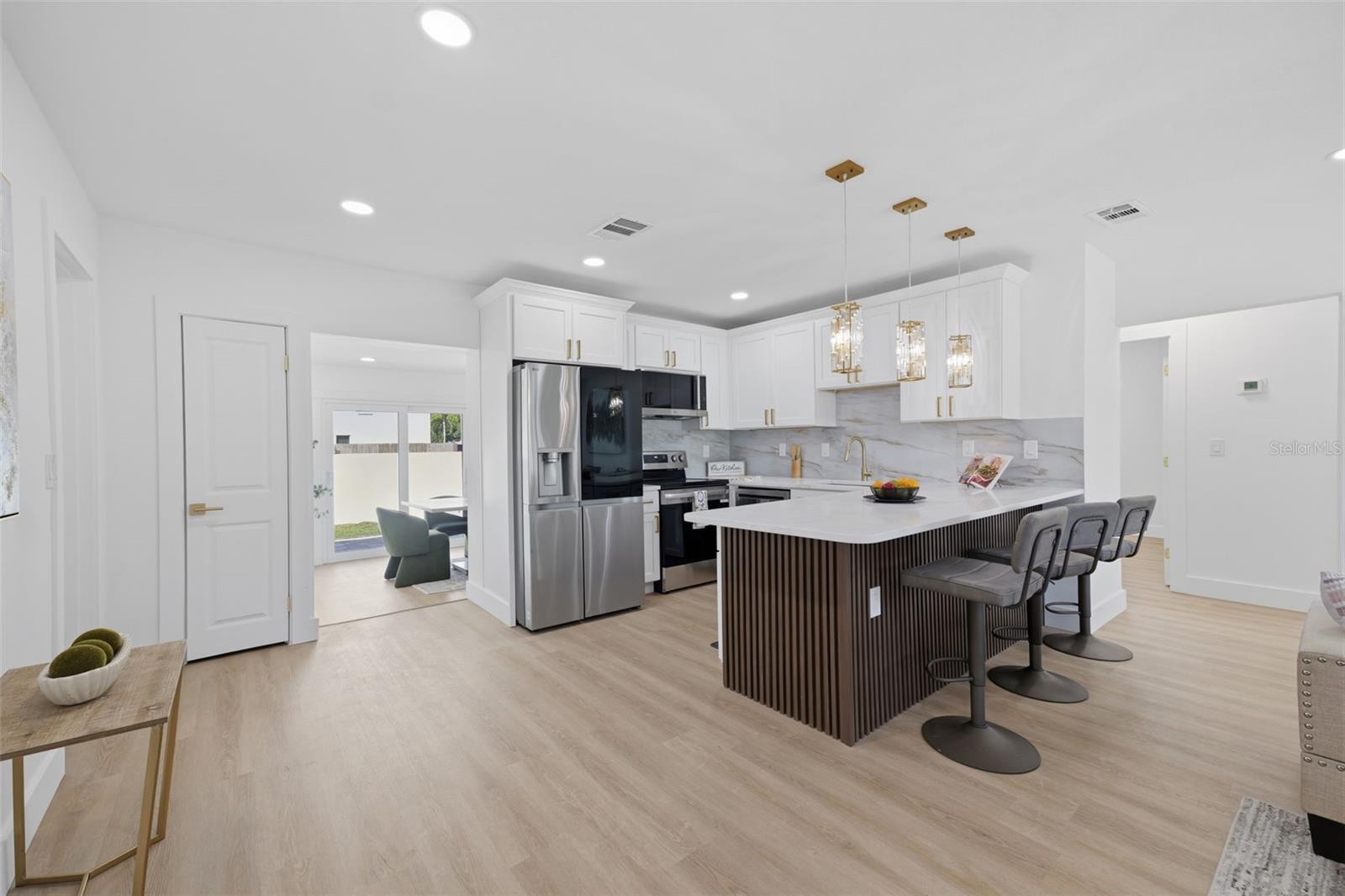 1300 S HILLCREST AVE — photo 11