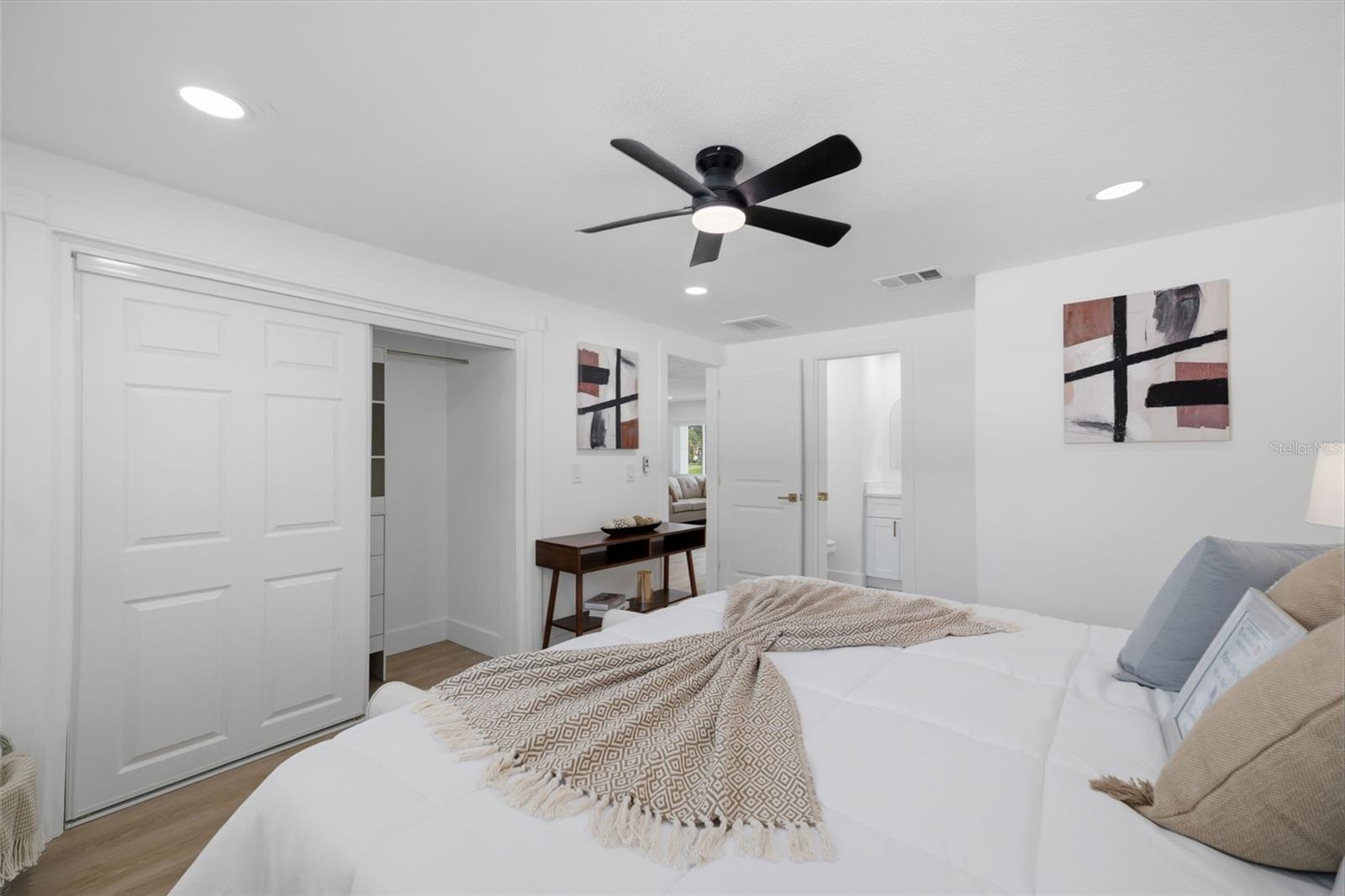 1300 S HILLCREST AVE — photo 24