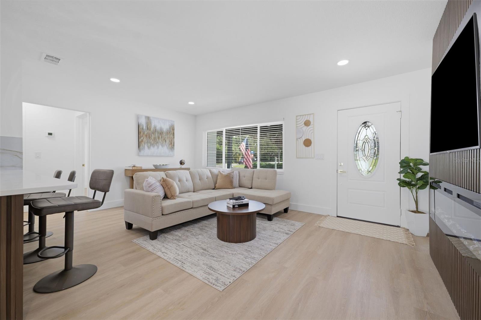 1300 S HILLCREST AVE — photo 7