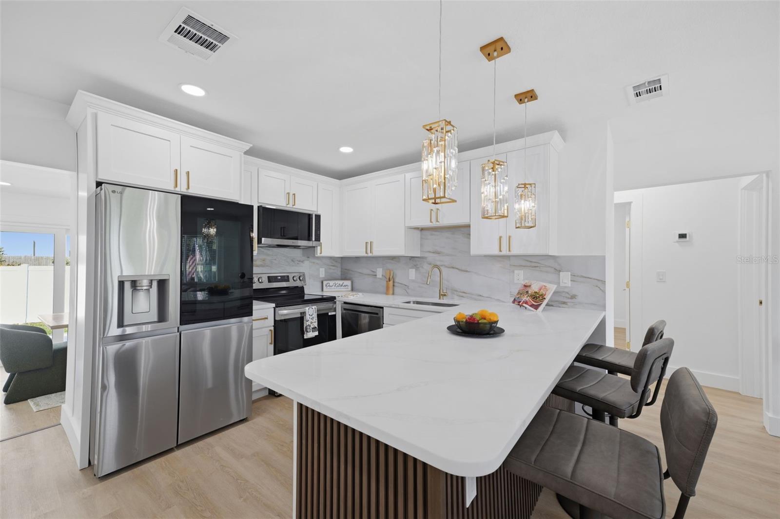 1300 S HILLCREST AVE — photo 13