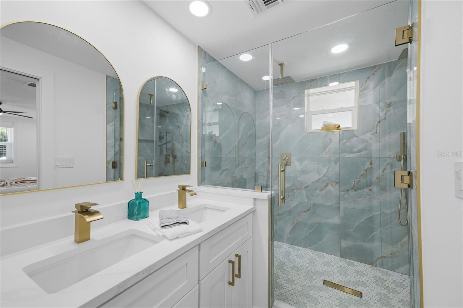 1300 S HILLCREST AVE — photo 27