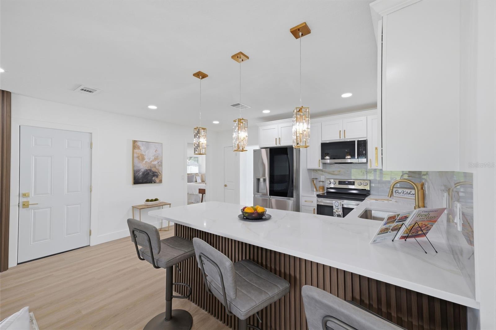 1300 S HILLCREST AVE — photo 15