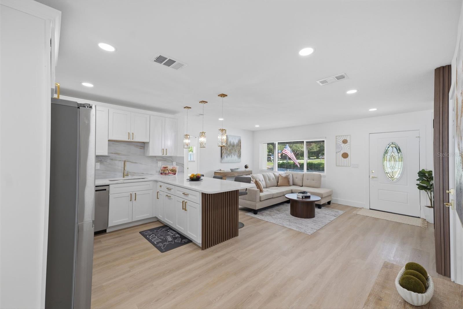 1300 S HILLCREST AVE — photo 19