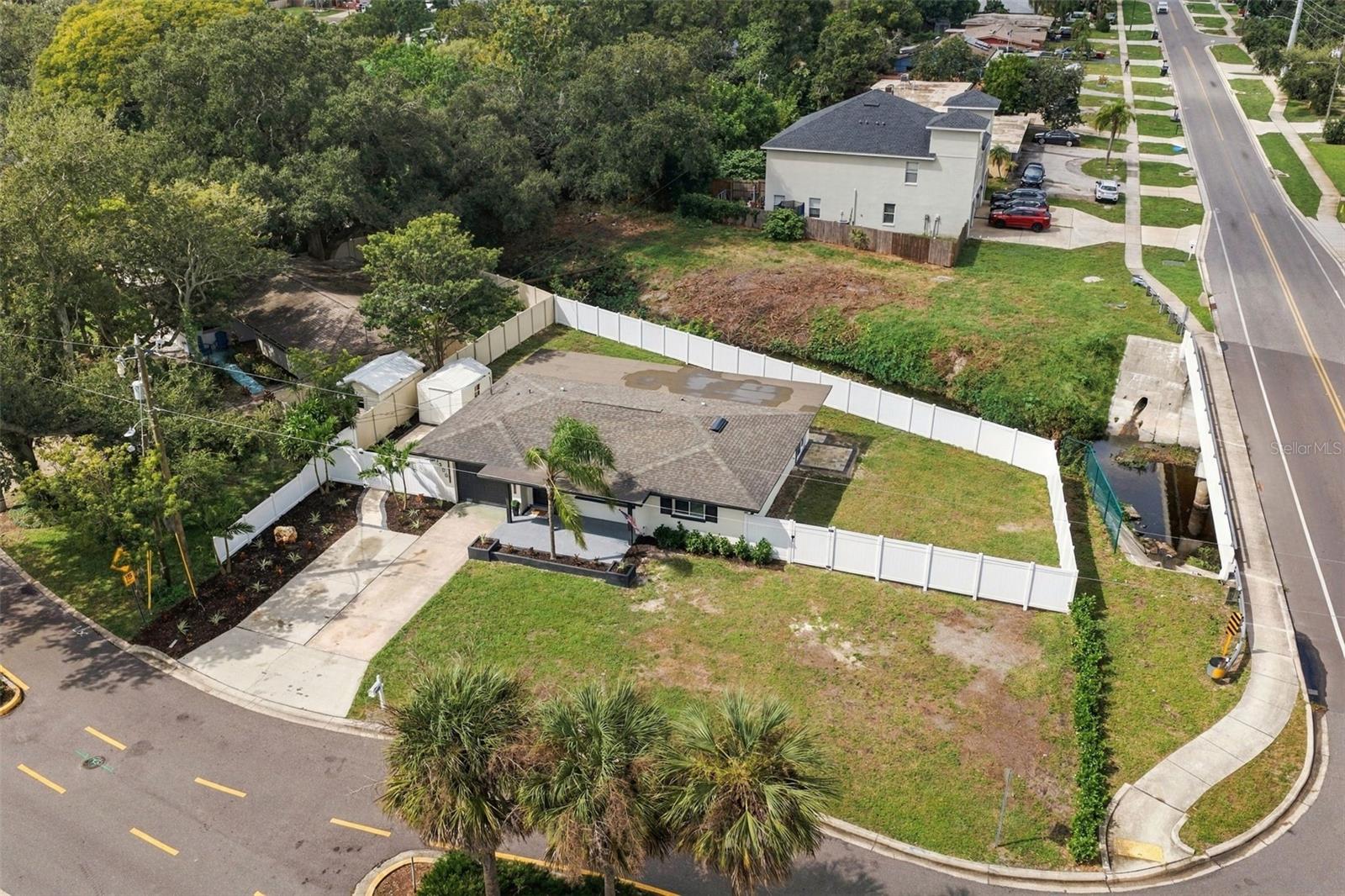 1300 S HILLCREST AVE — photo 43