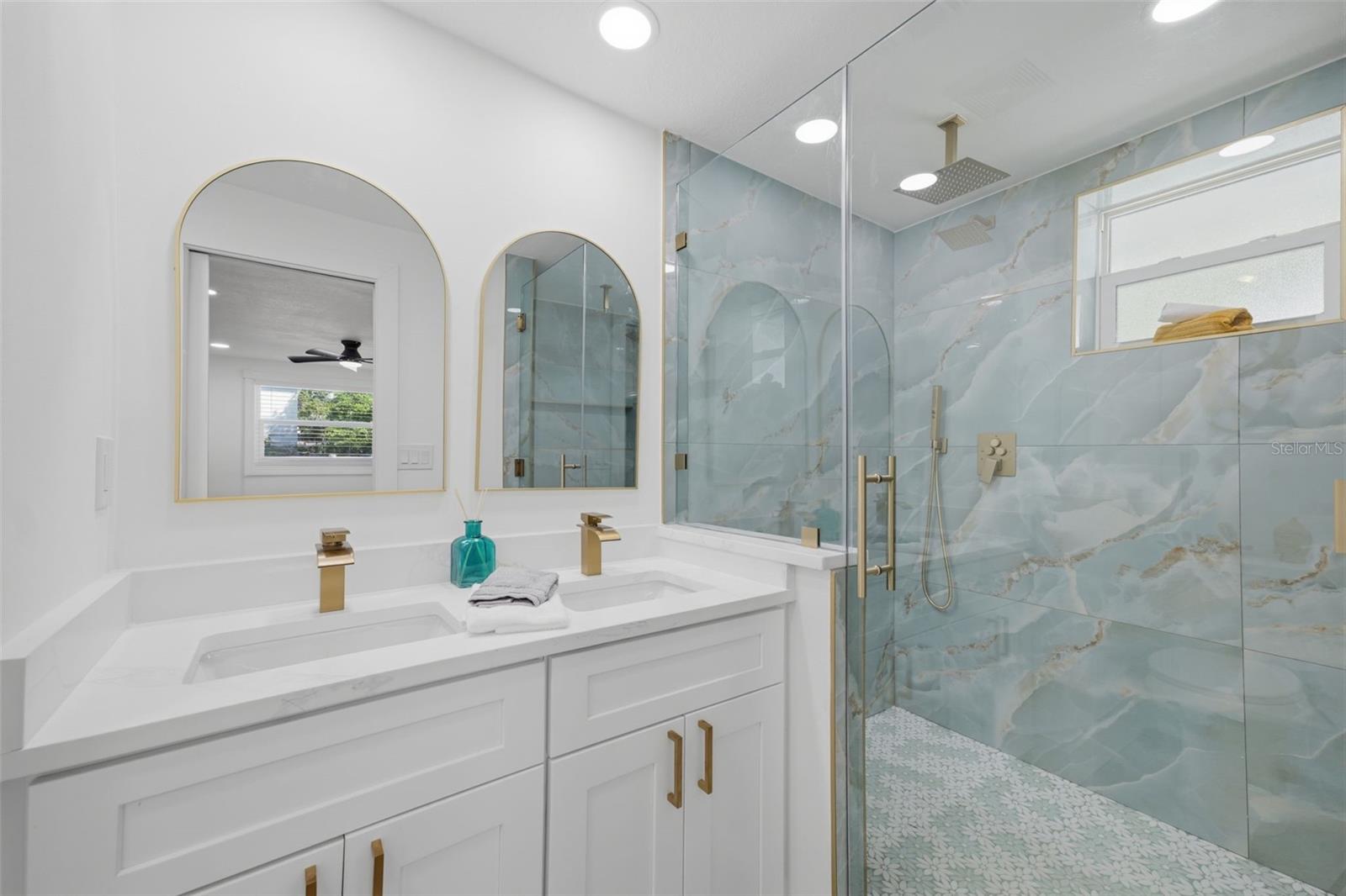 1300 S HILLCREST AVE — photo 25