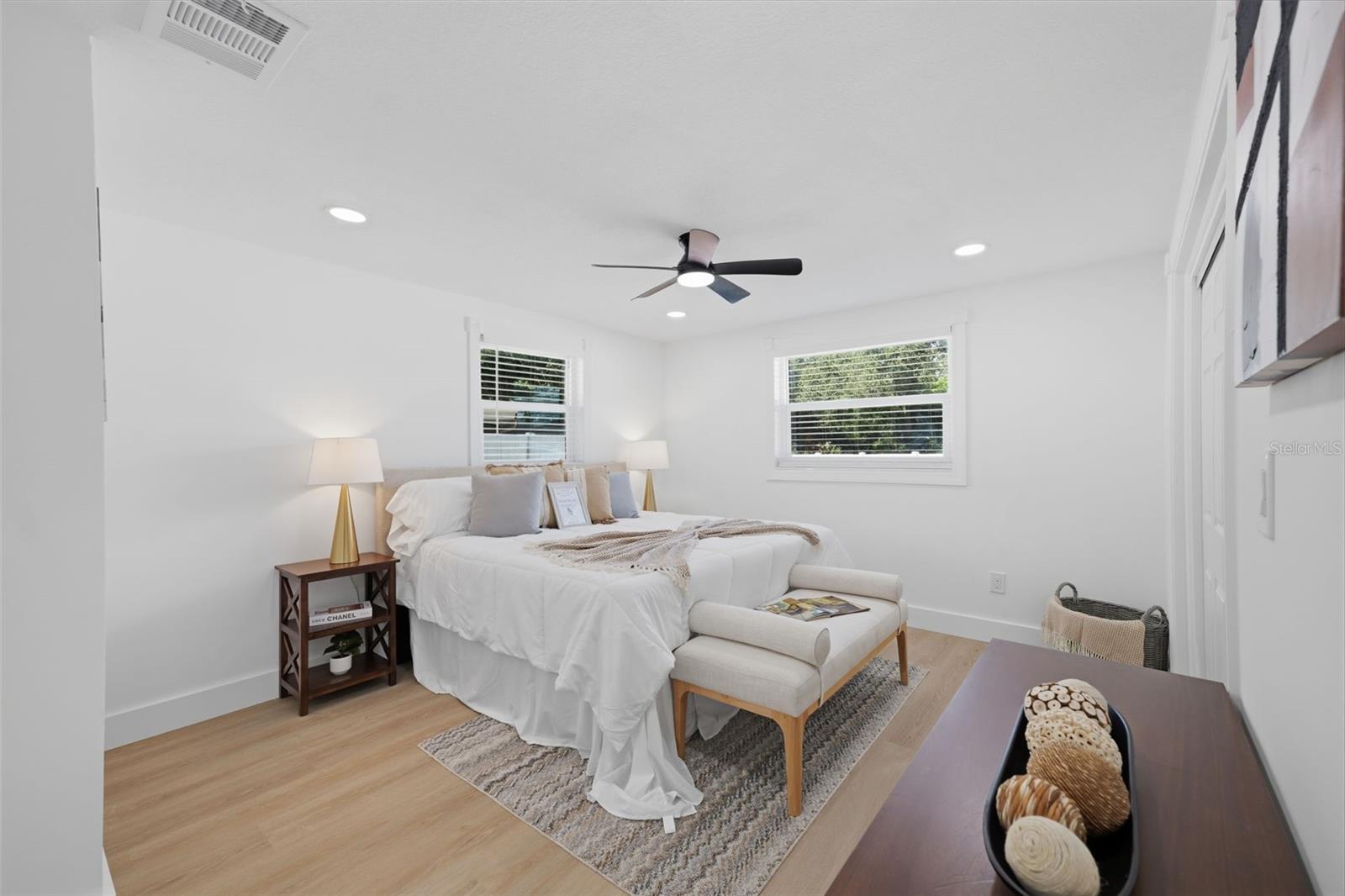 1300 S HILLCREST AVE — photo 23