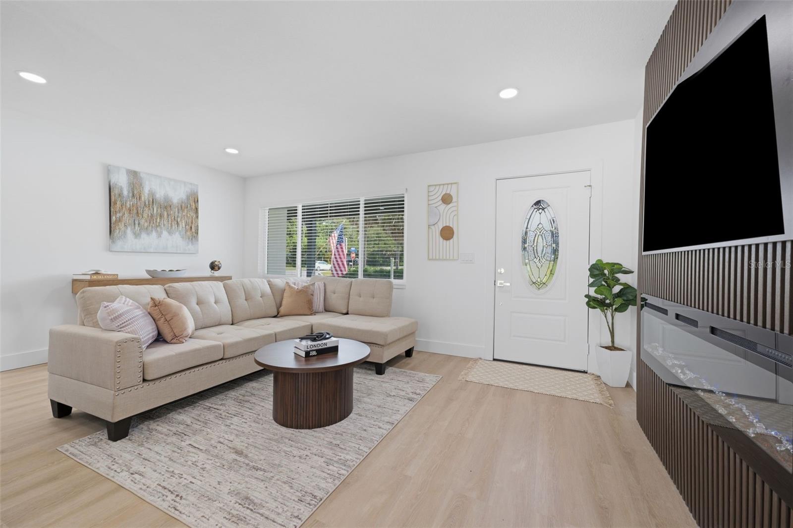 1300 S HILLCREST AVE — photo 6