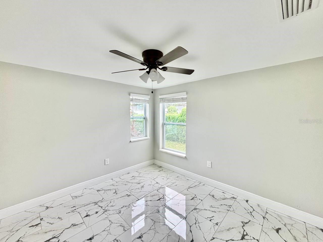 425 ORANGEWOOD DR — photo 17