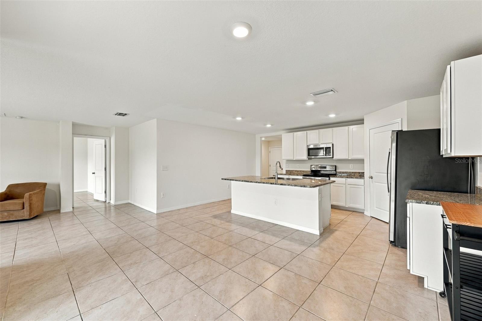 7980 BROAD POINTE DR — photo 4