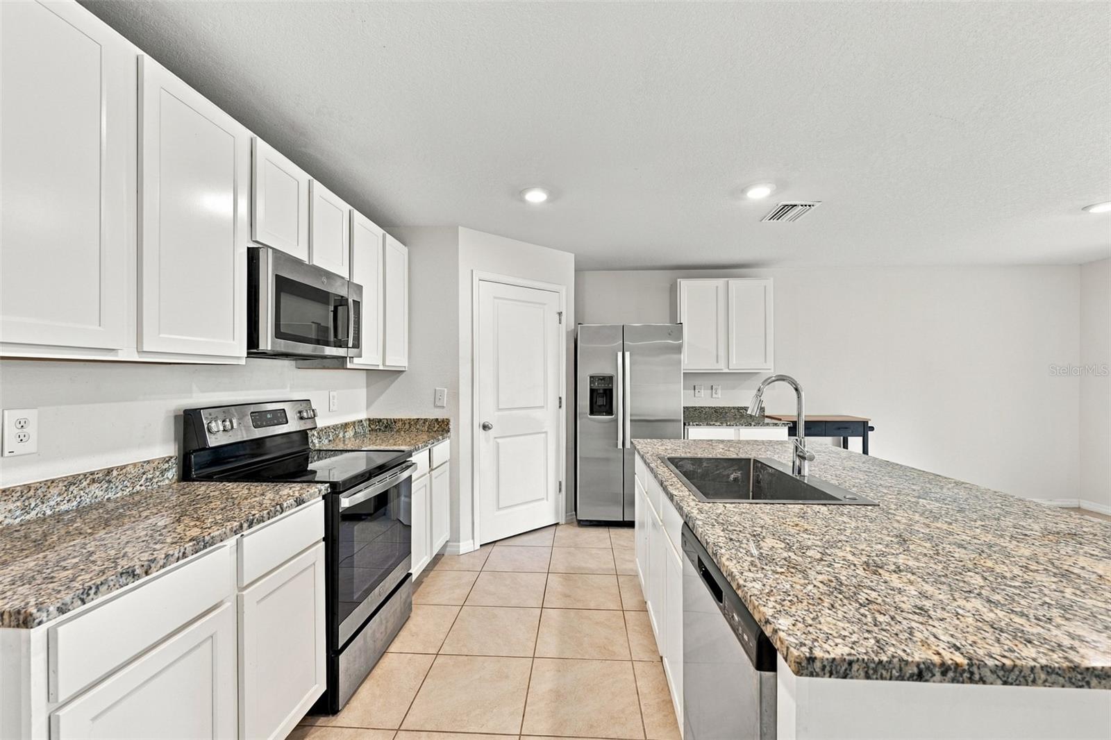 7980 BROAD POINTE DR — photo 10