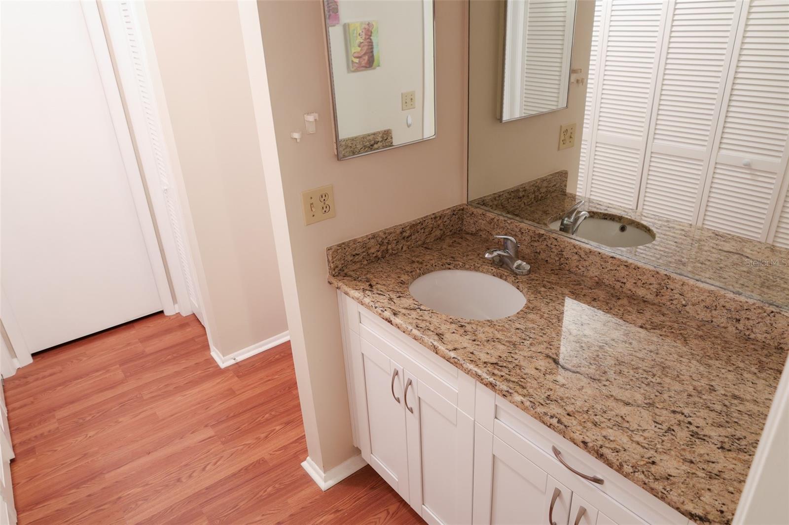 60 DALE PL — photo 17