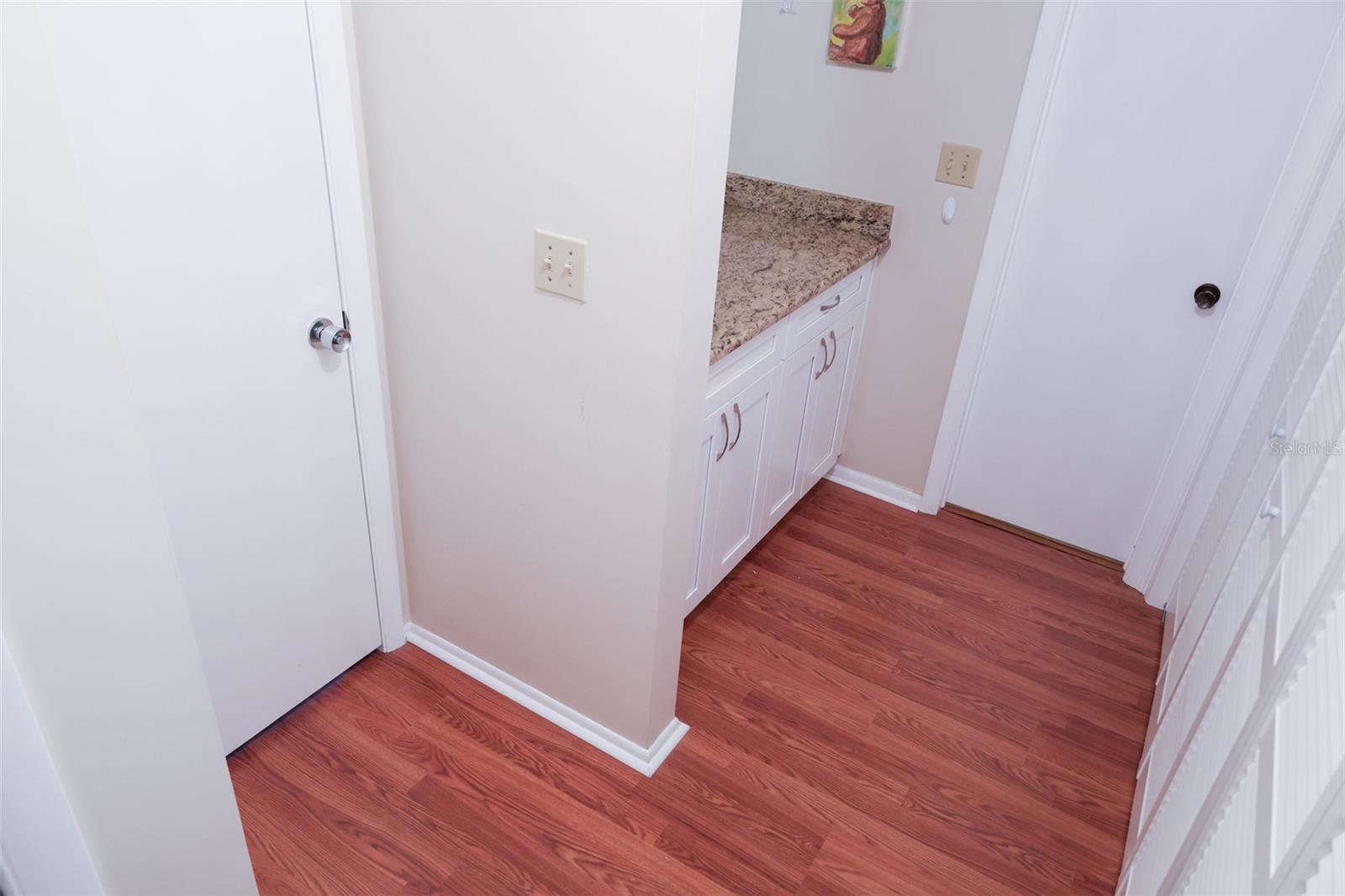 60 DALE PL — photo 16
