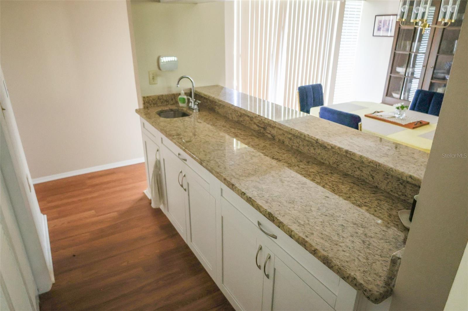60 DALE PL — photo 8