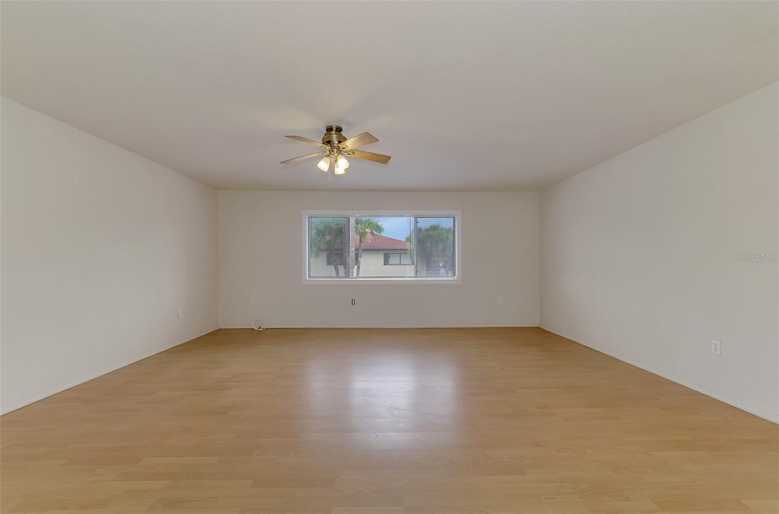 360 BASE AVE E #424 — photo 18
