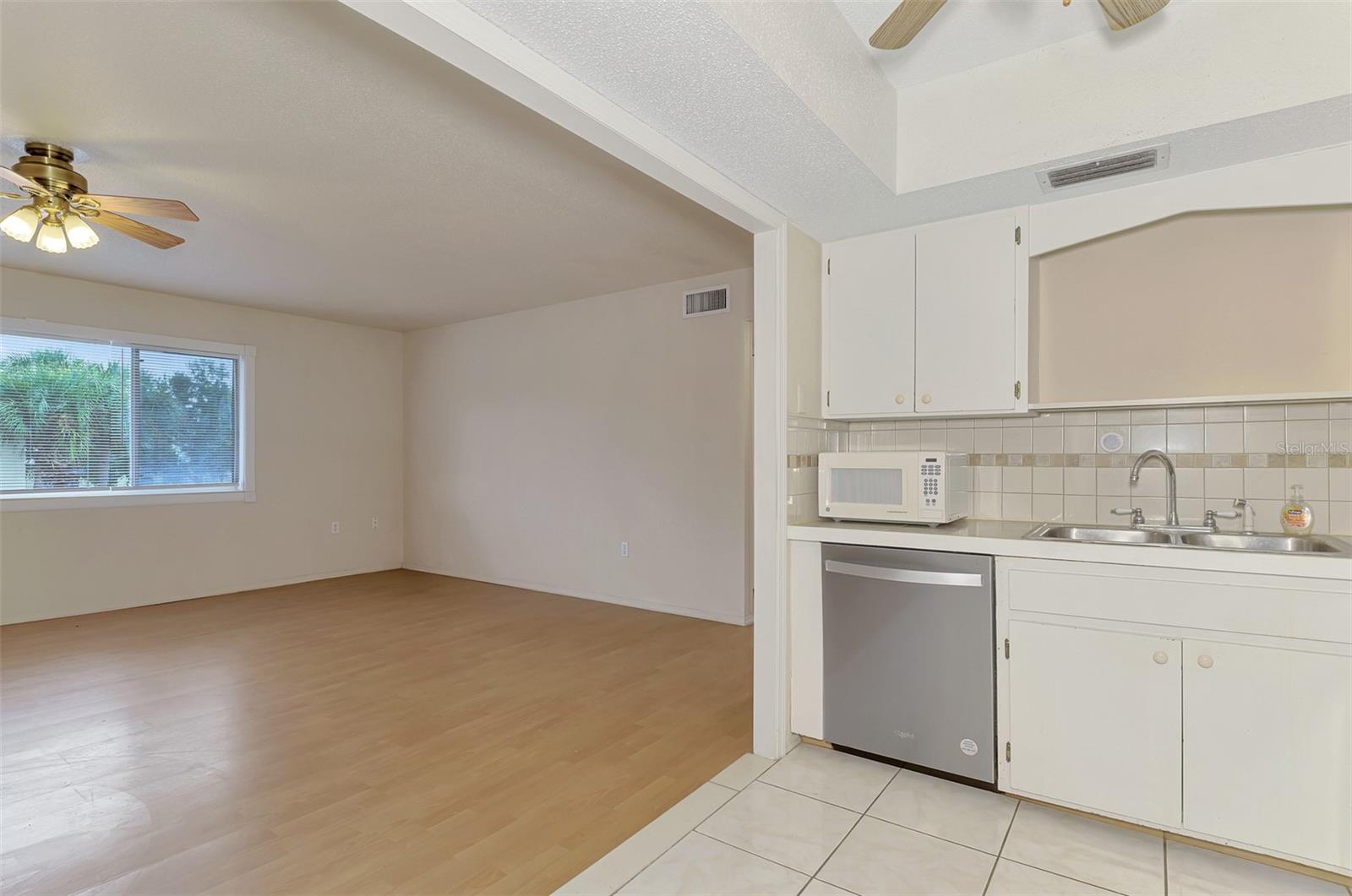 360 BASE AVE E #424 — photo 16