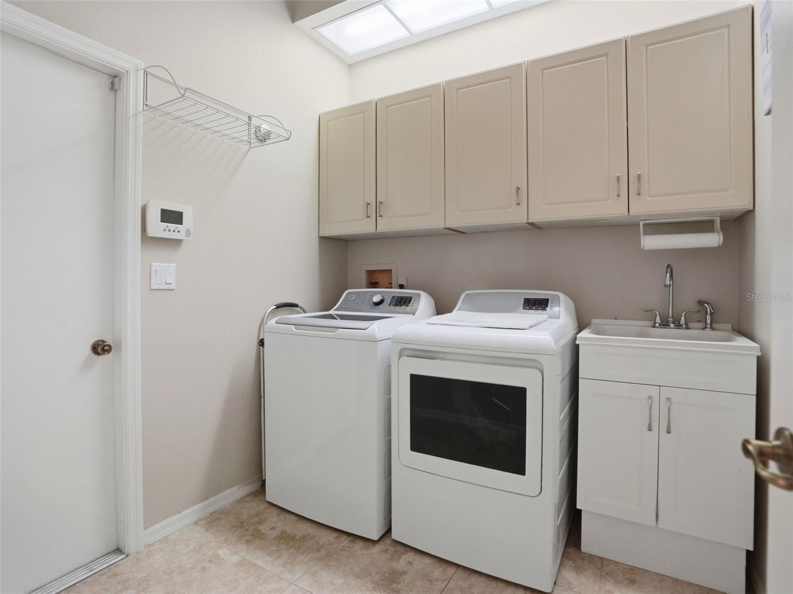 1411 AMESBURY CT — photo 40