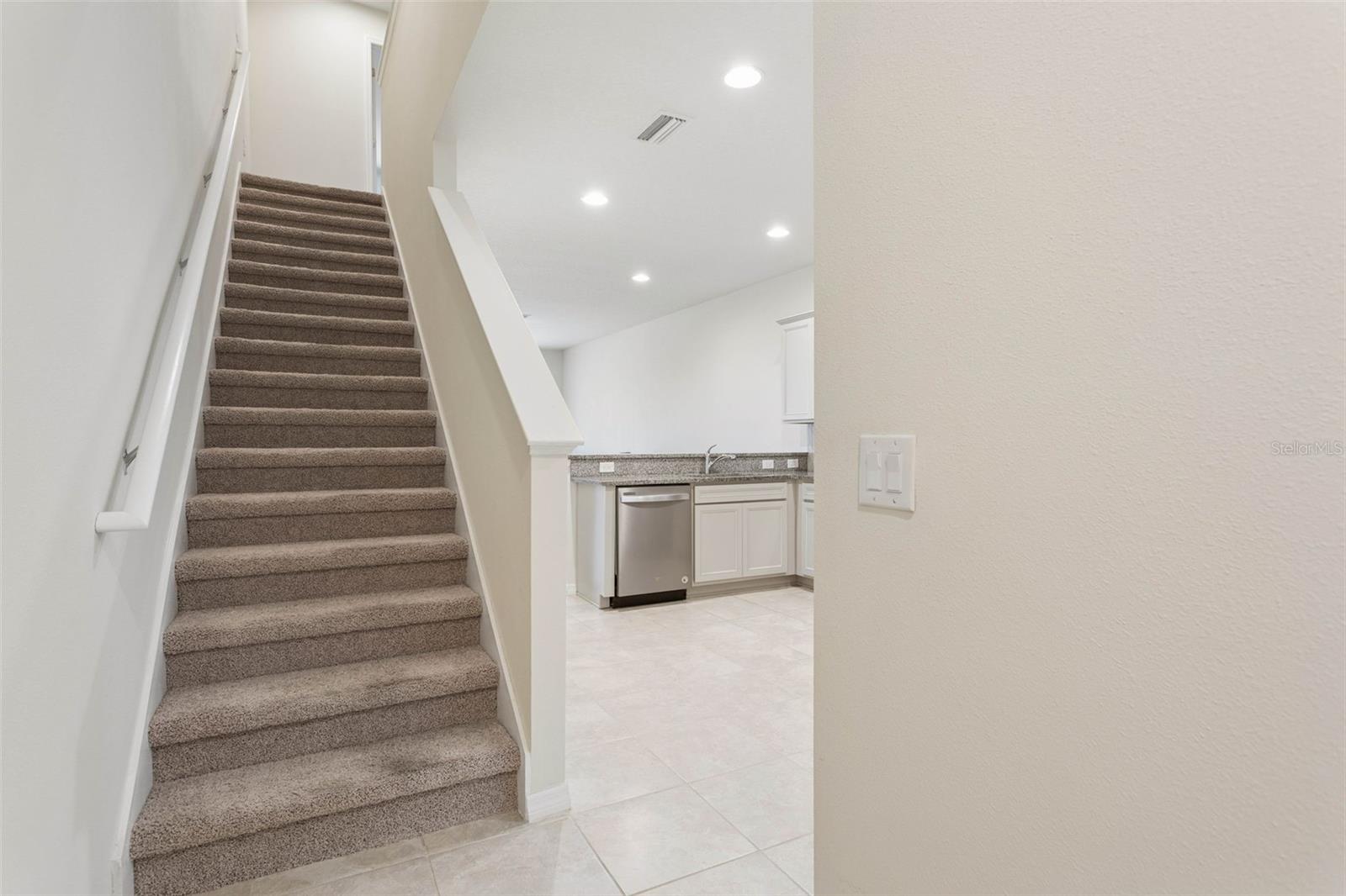 9146 HILLCROFT DR — photo 15