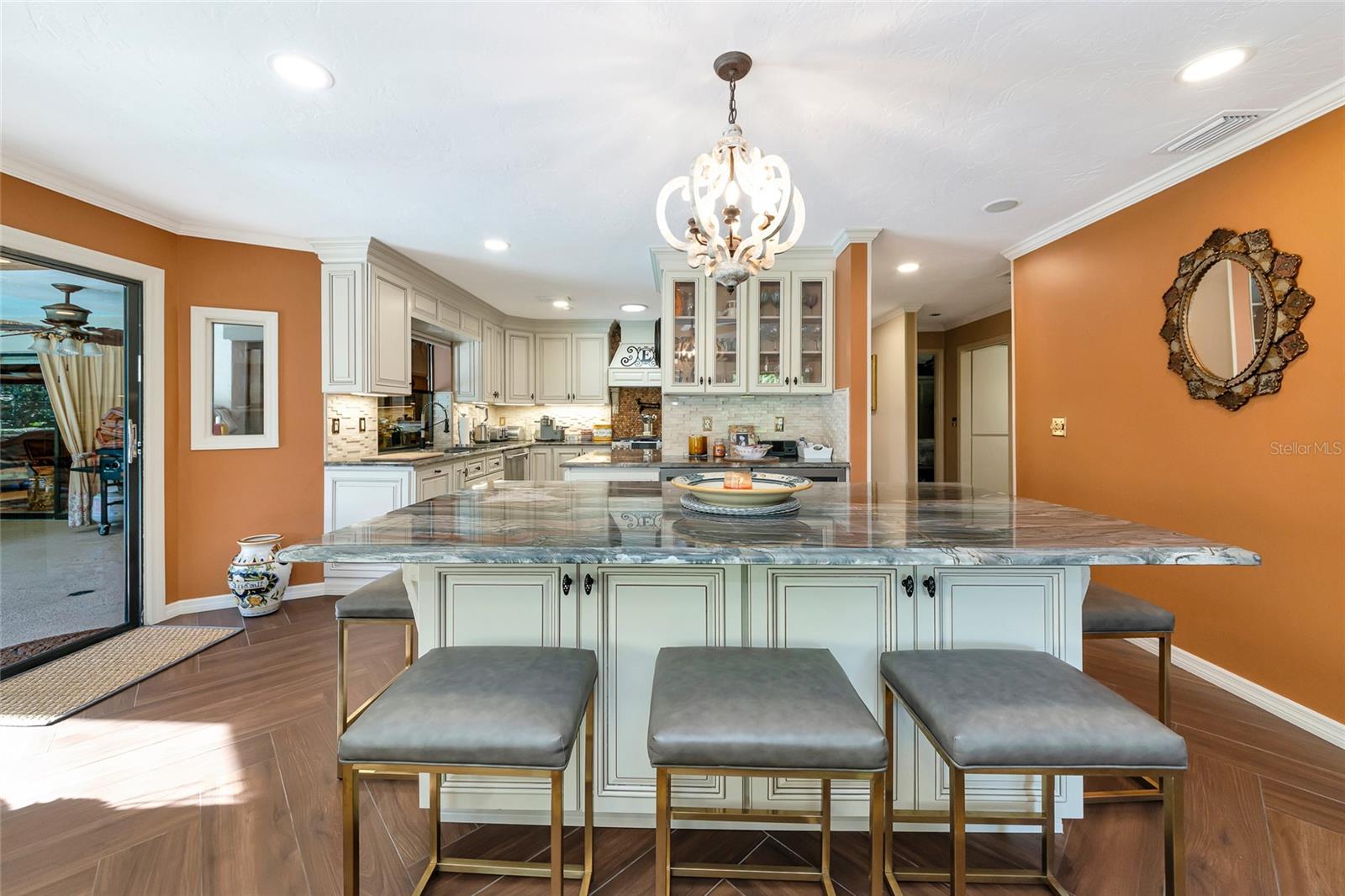6976 COUNTRY LAKES CIR — photo 8
