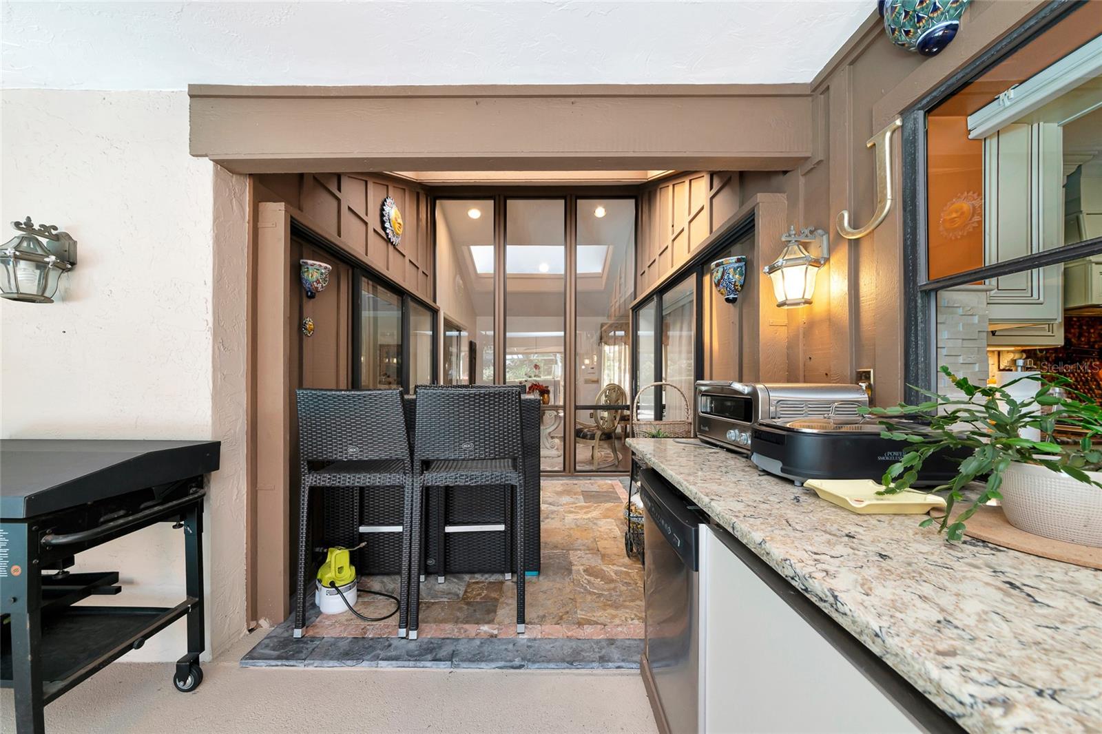 6976 COUNTRY LAKES CIR — photo 40
