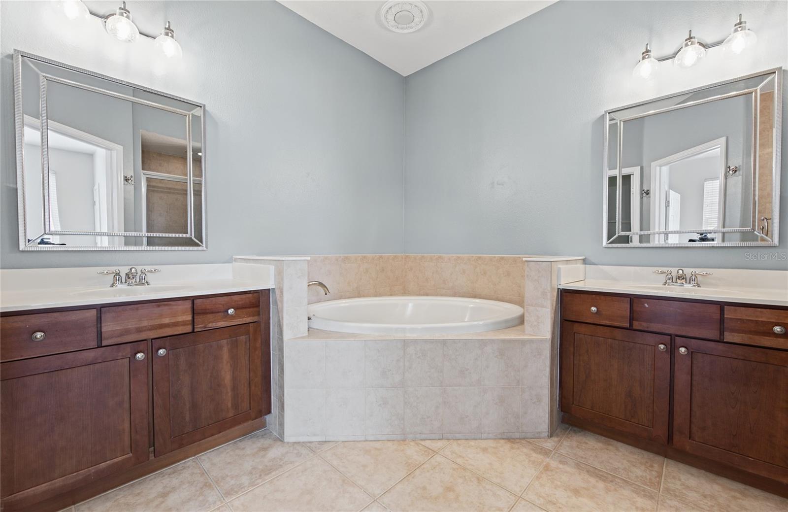 1146 VENETIAN HARBOR DR NE — photo 35