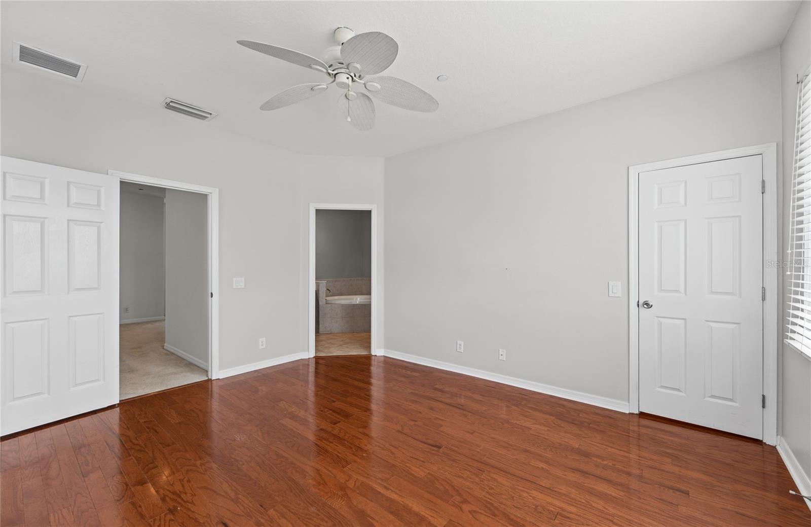 1146 VENETIAN HARBOR DR NE — photo 32