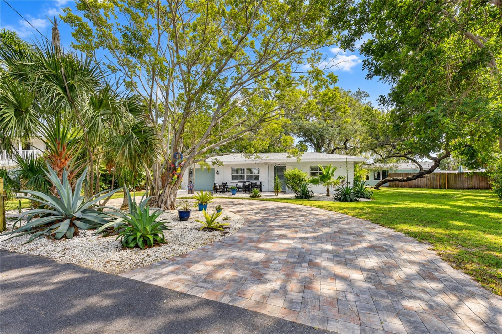 200 LAGOON DR — photo 22