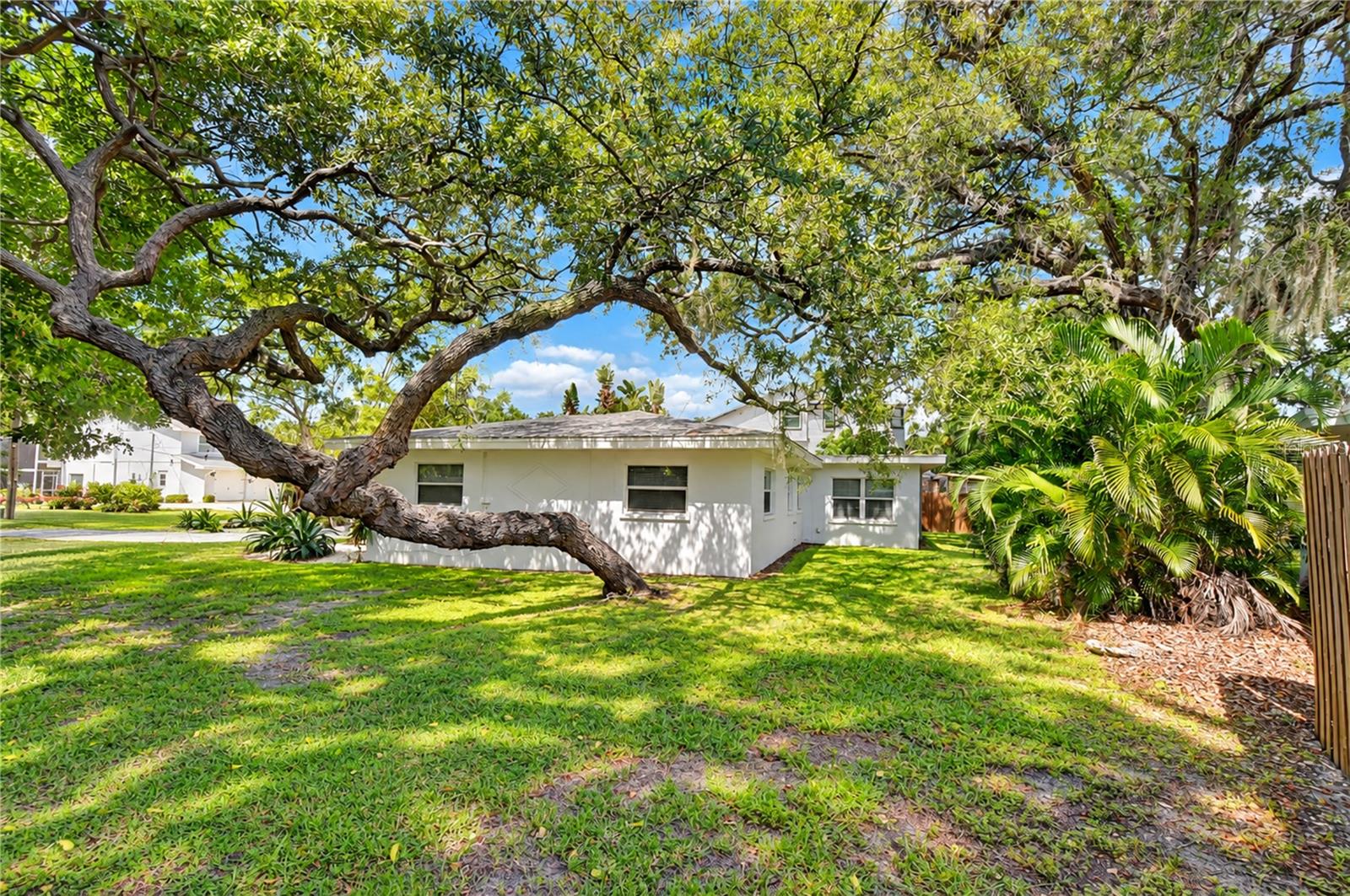 200 LAGOON DR — photo 14