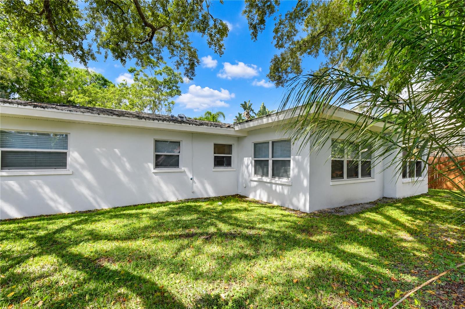 200 LAGOON DR — photo 17